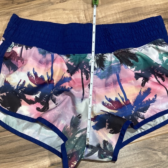 SO size large beach shorts - Picture 4 of 9
